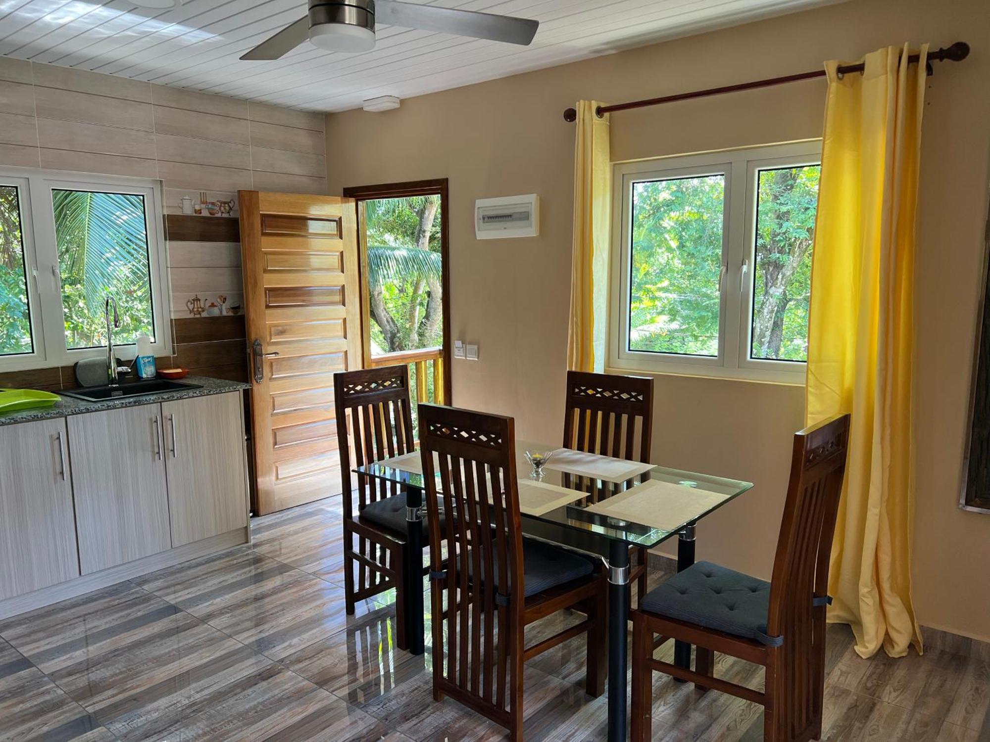 Chloe'S Cottage Self-Catering La Digue Exterior photo