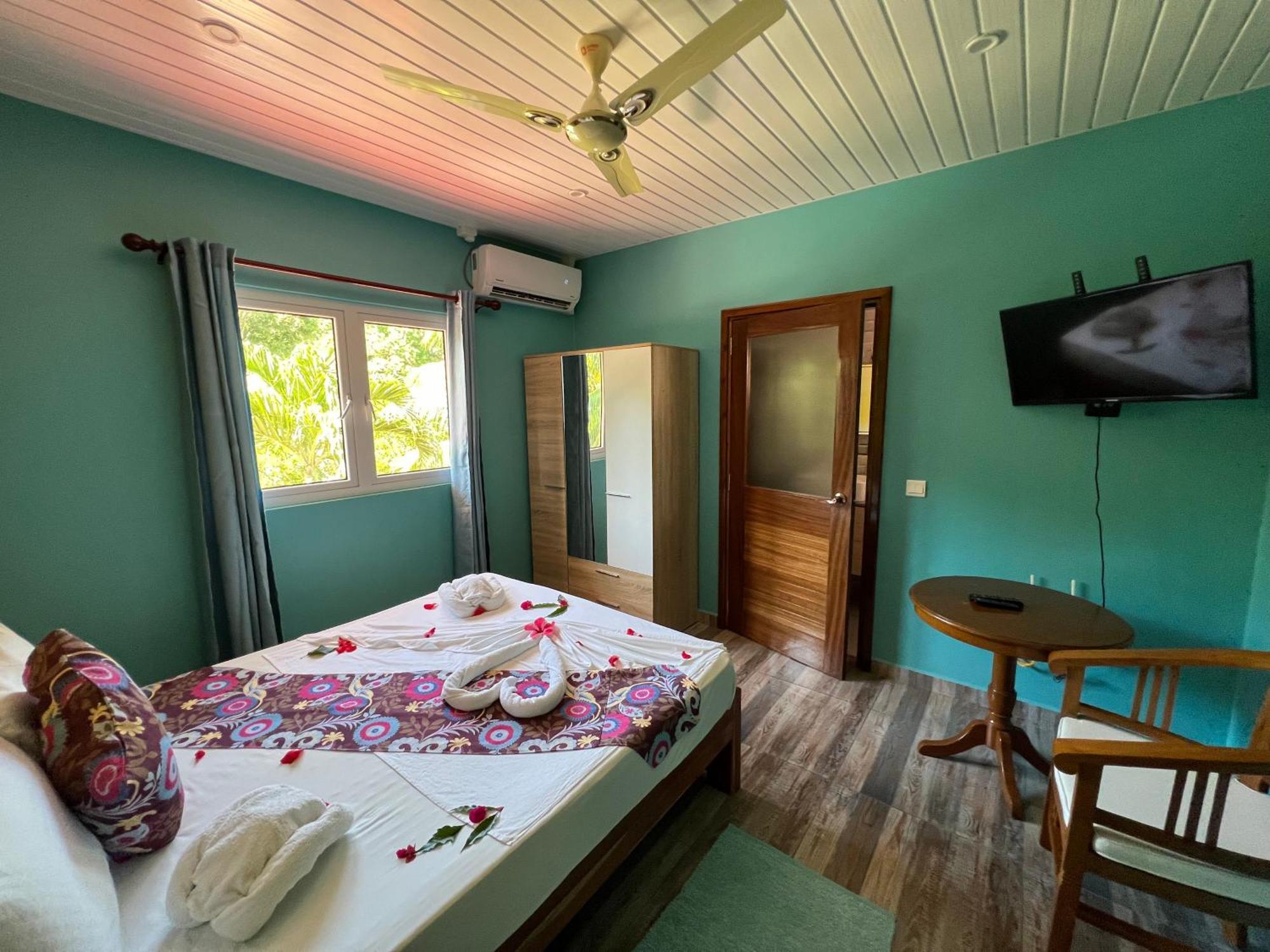 Chloe'S Cottage Self-Catering La Digue Exterior photo