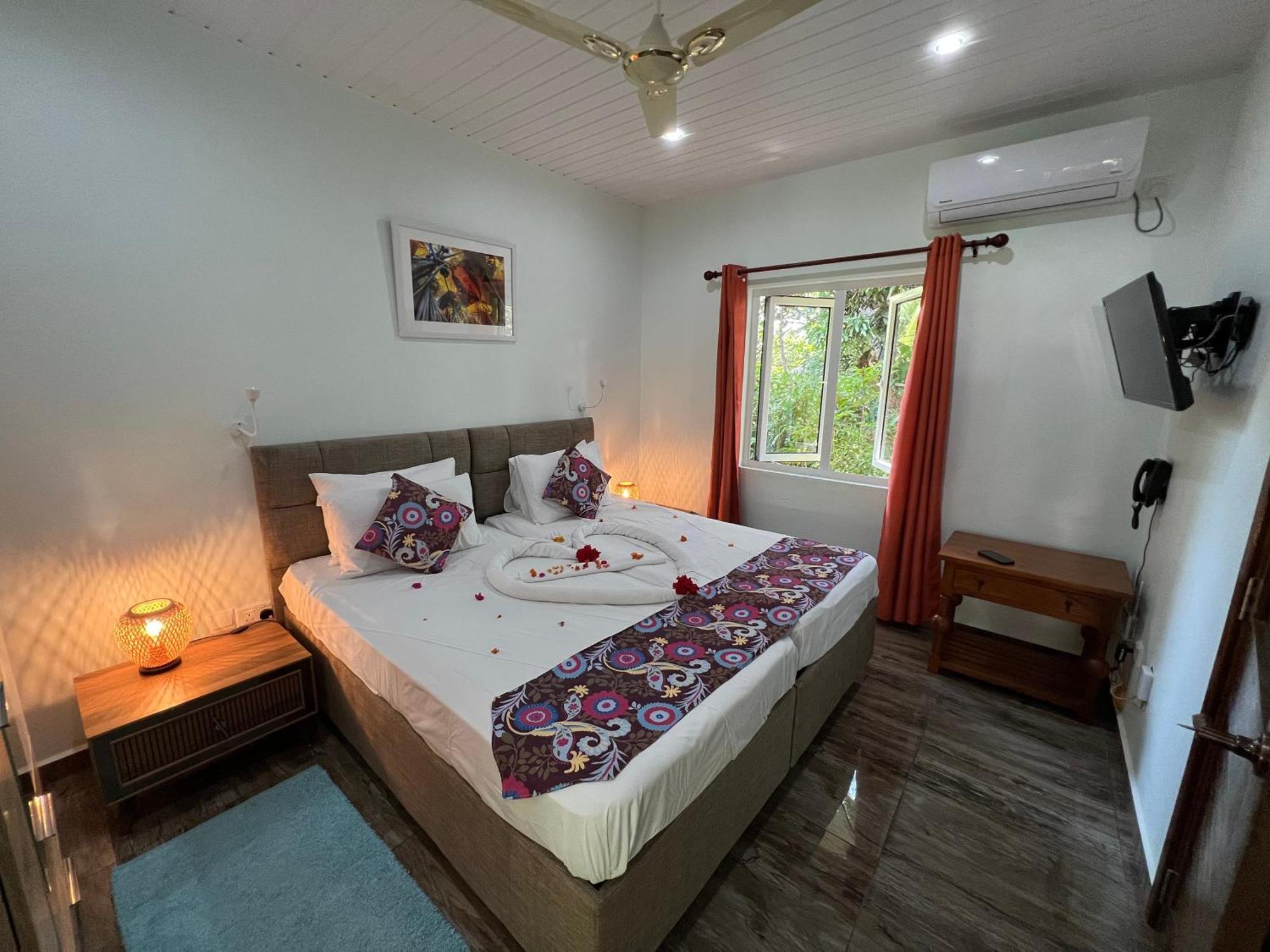 Chloe'S Cottage Self-Catering La Digue Exterior photo