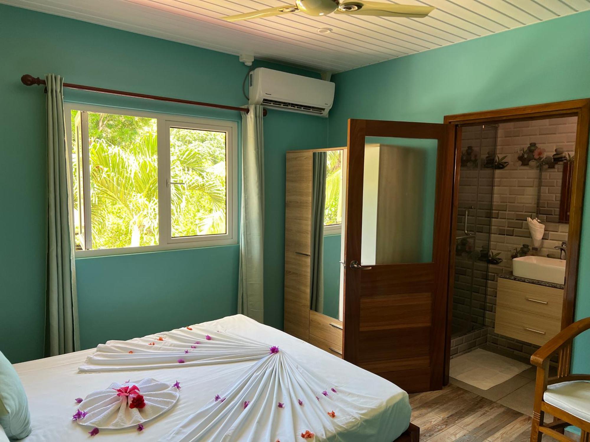 Chloe'S Cottage Self-Catering La Digue Exterior photo