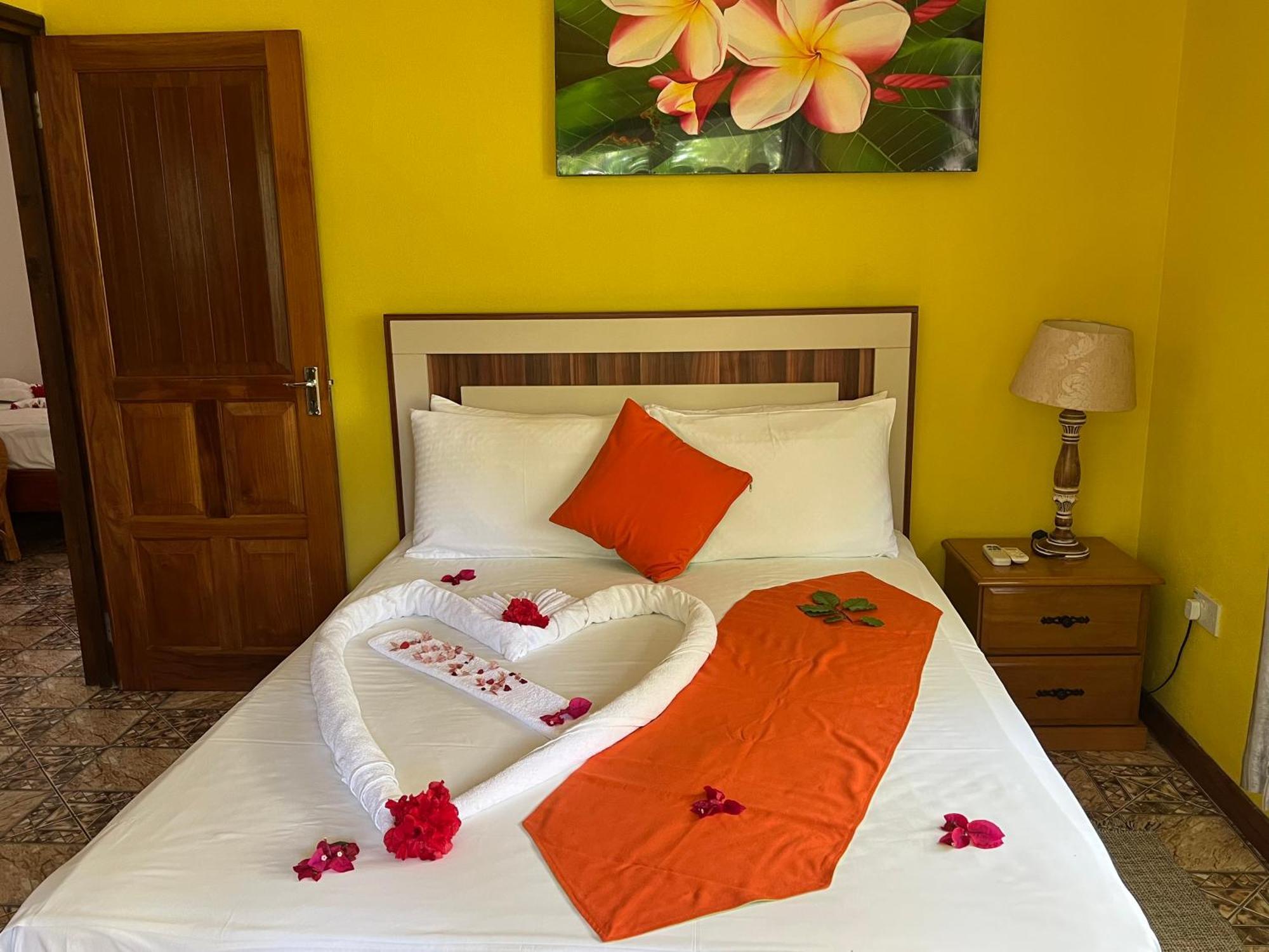 Chloe'S Cottage Self-Catering La Digue Exterior photo