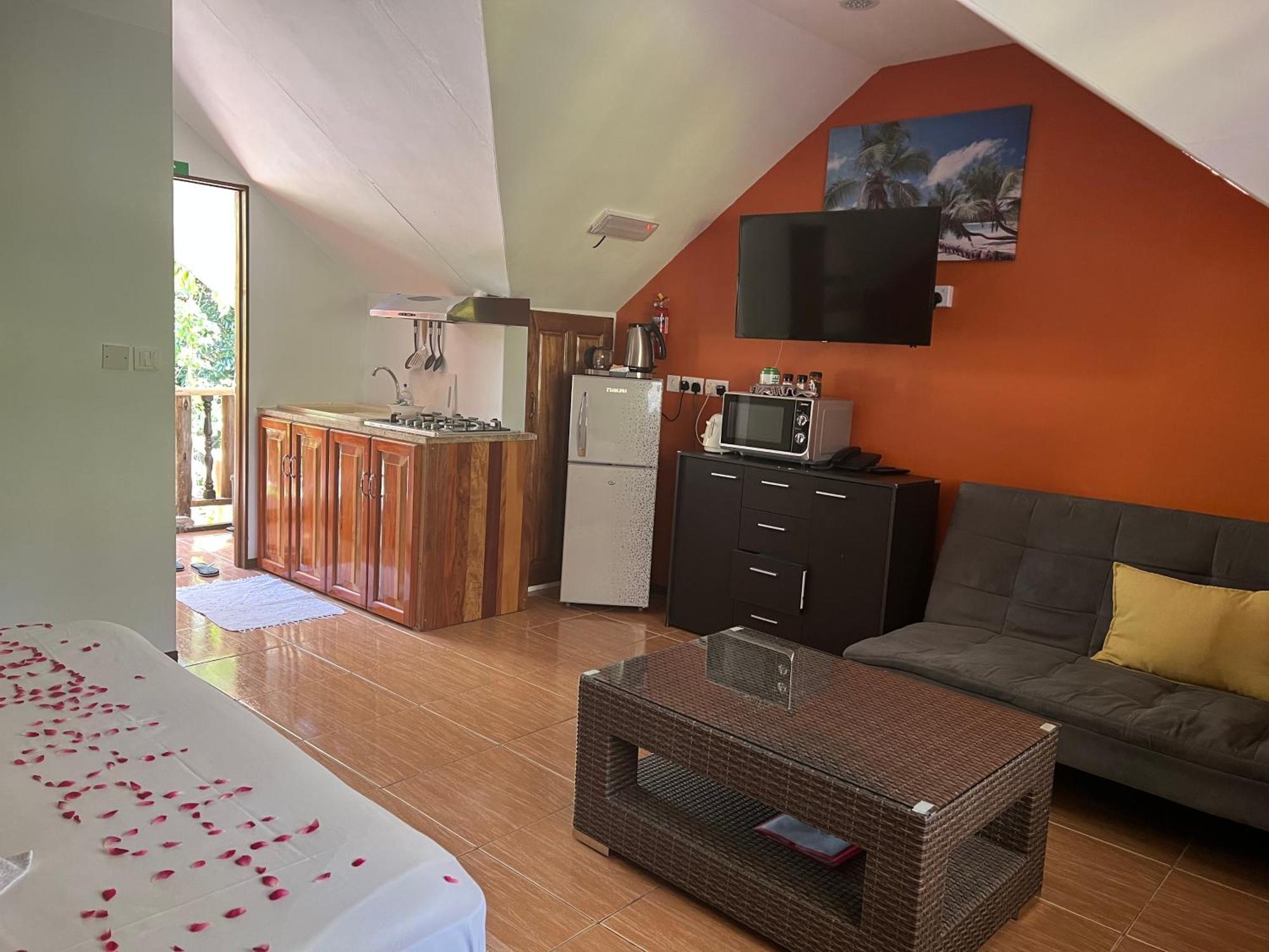 Chloe'S Cottage Self-Catering La Digue Exterior photo
