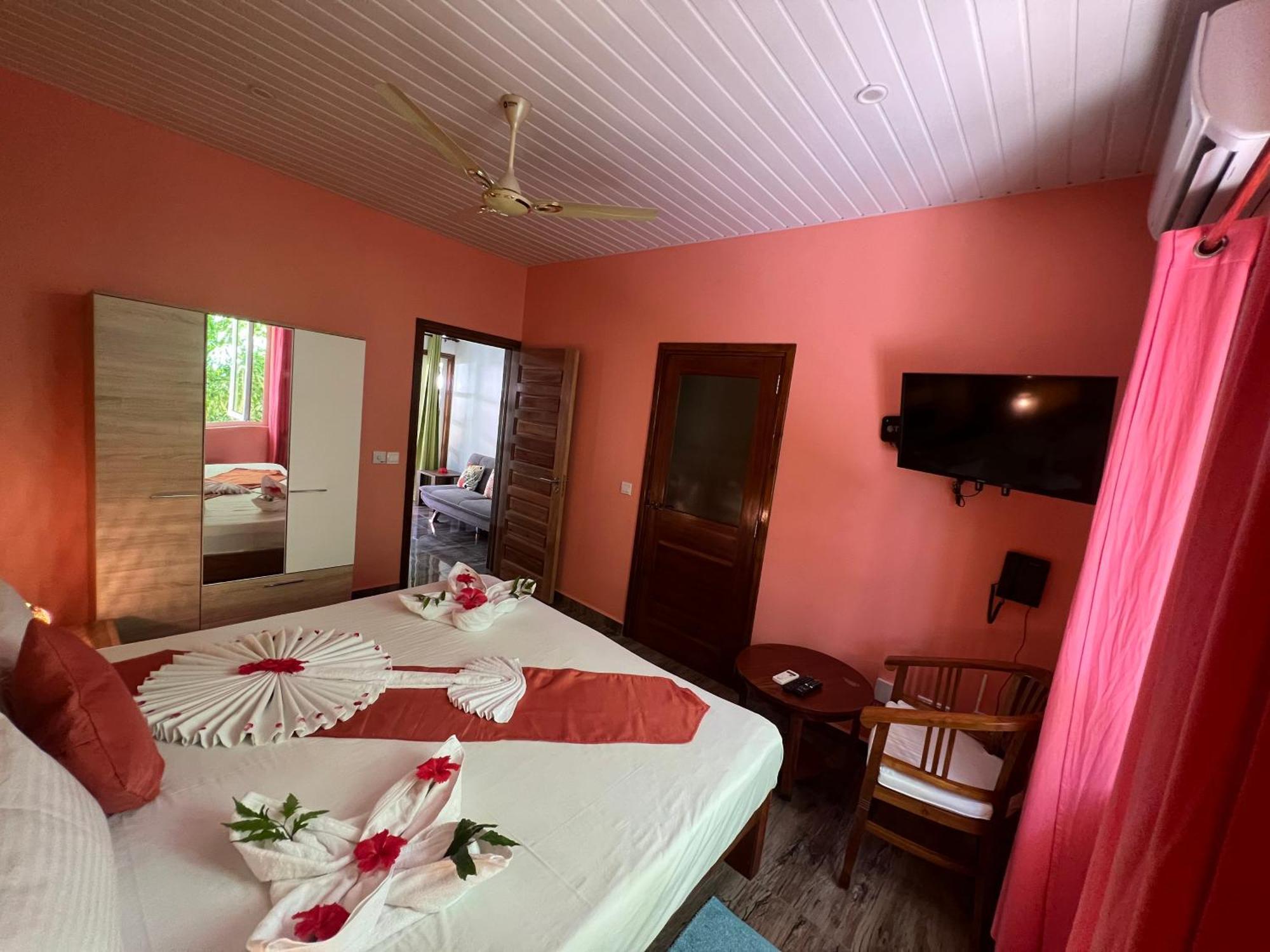 Chloe'S Cottage Self-Catering La Digue Exterior photo