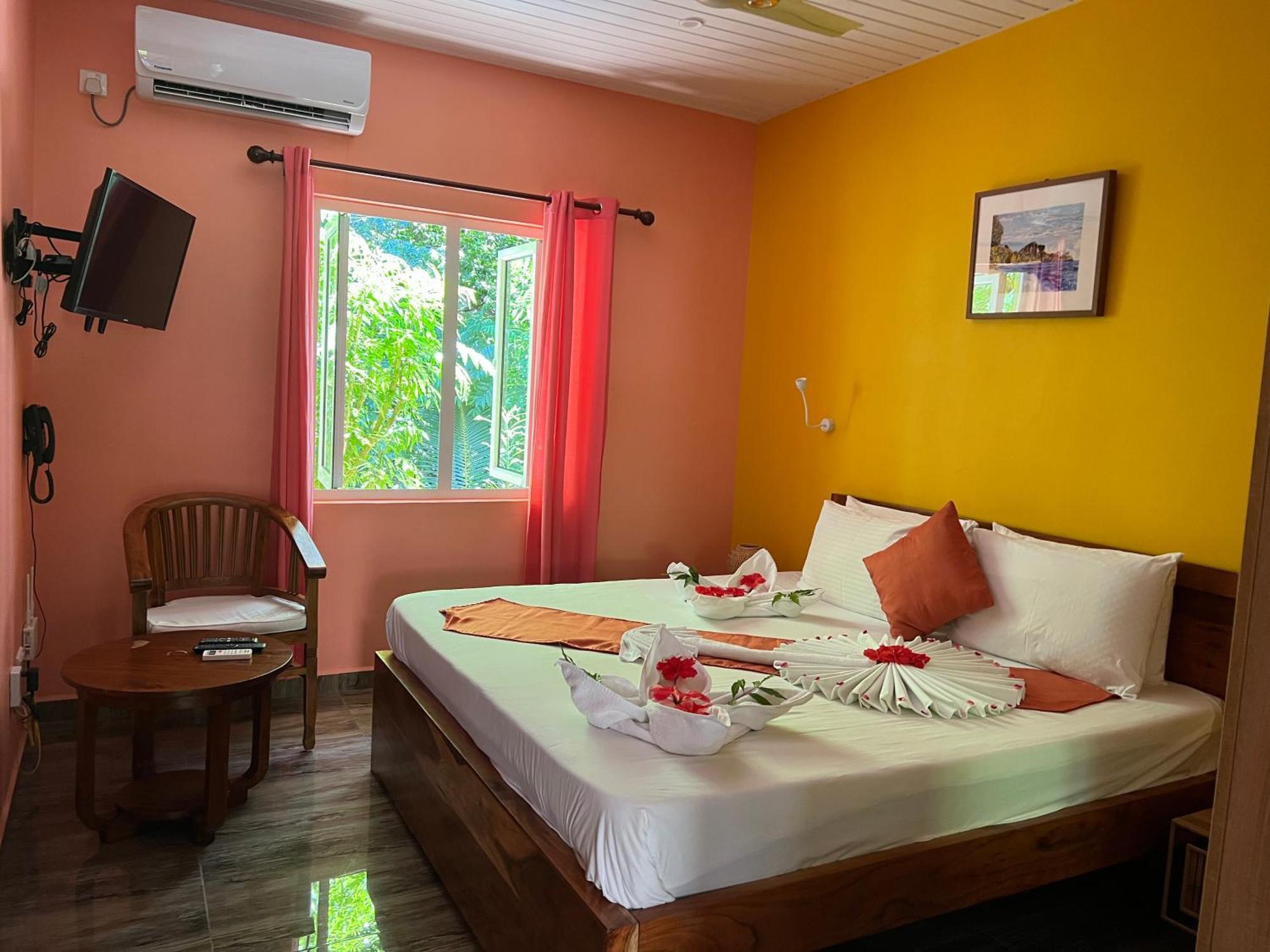 Chloe'S Cottage Self-Catering La Digue Exterior photo