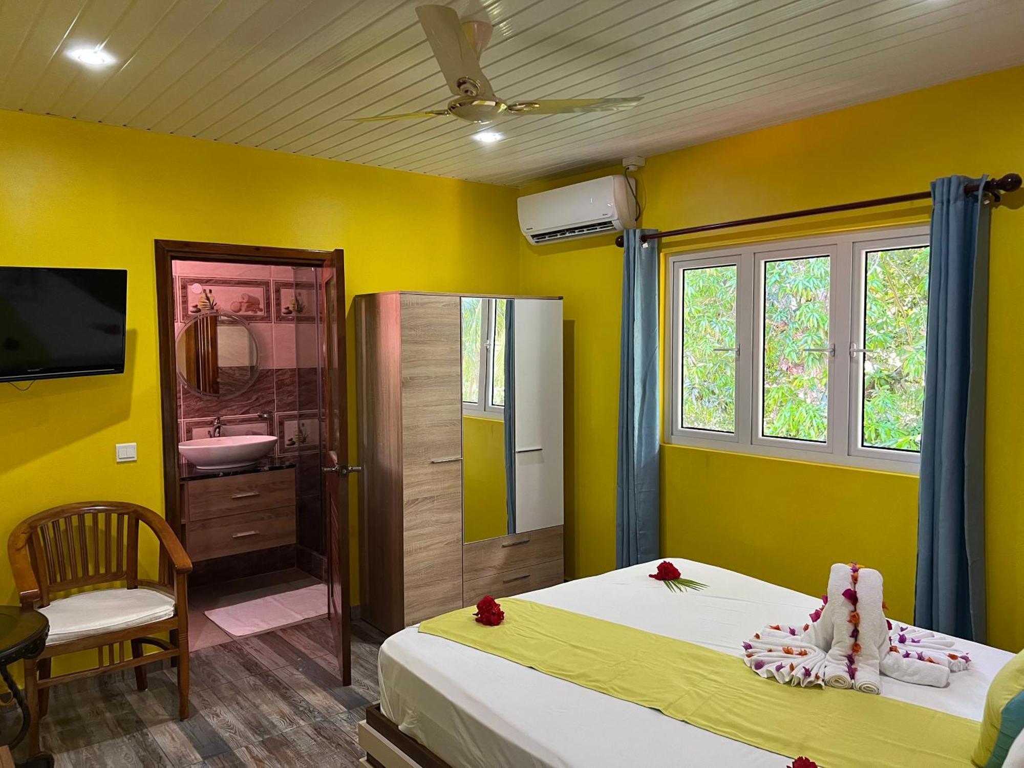 Chloe'S Cottage Self-Catering La Digue Exterior photo