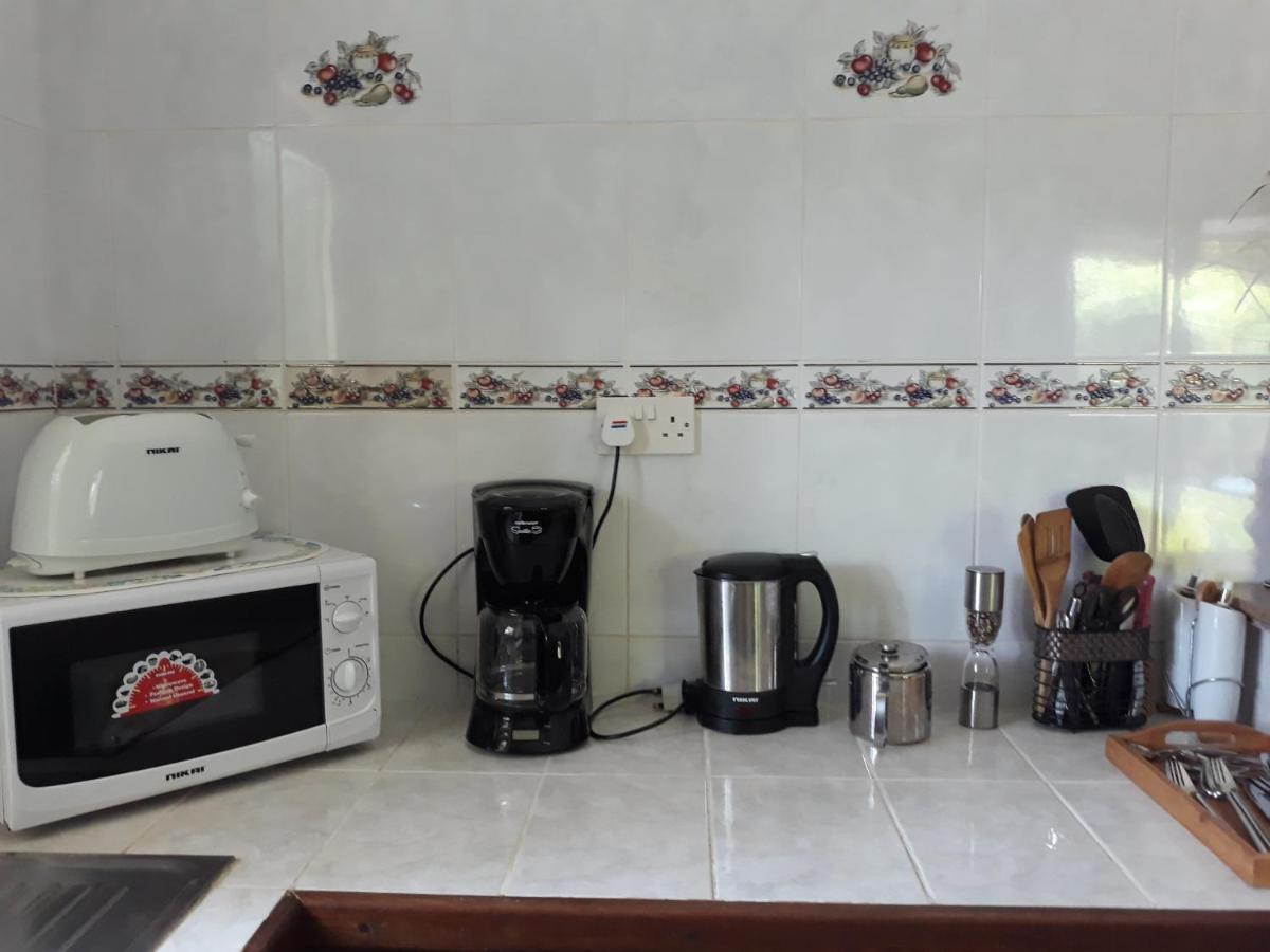 Chloe'S Cottage Self-Catering La Digue Room photo