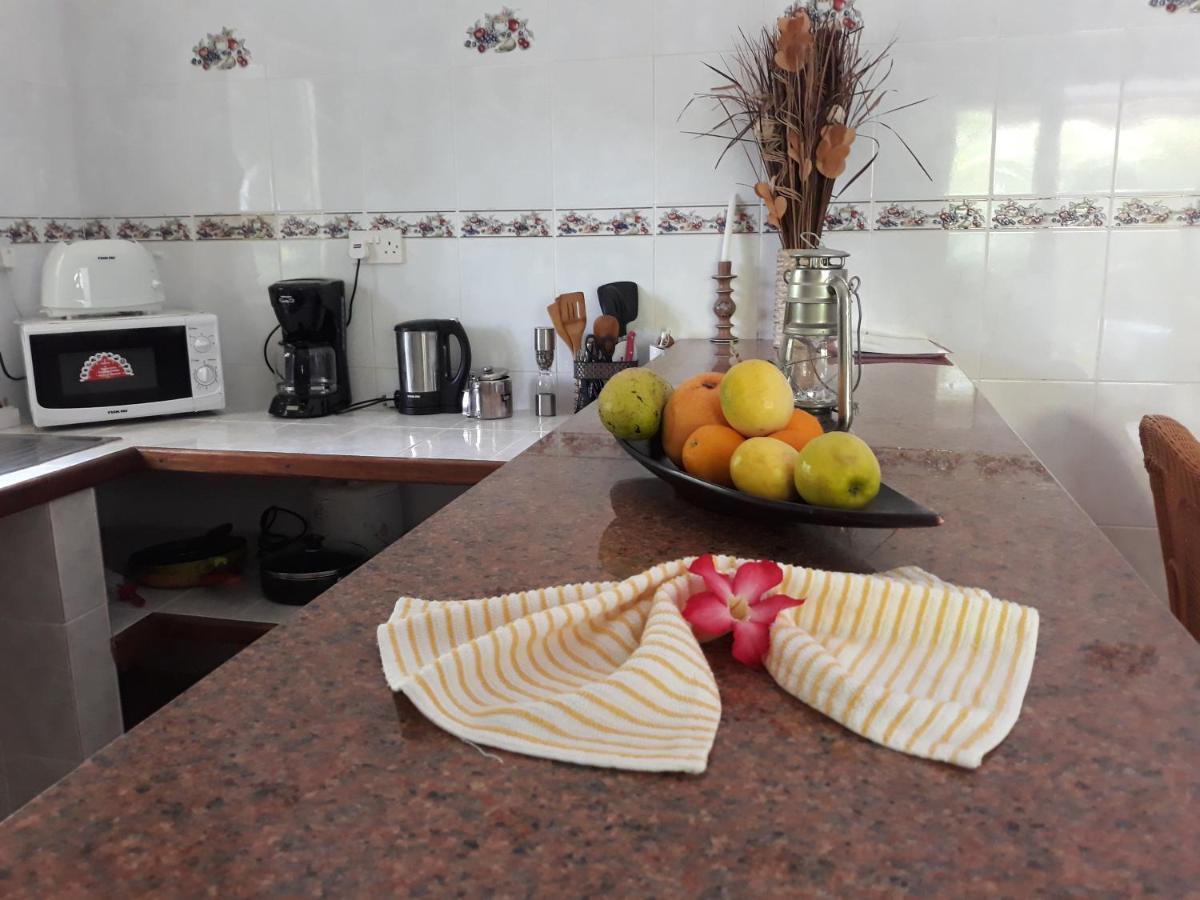 Chloe'S Cottage Self-Catering La Digue Room photo